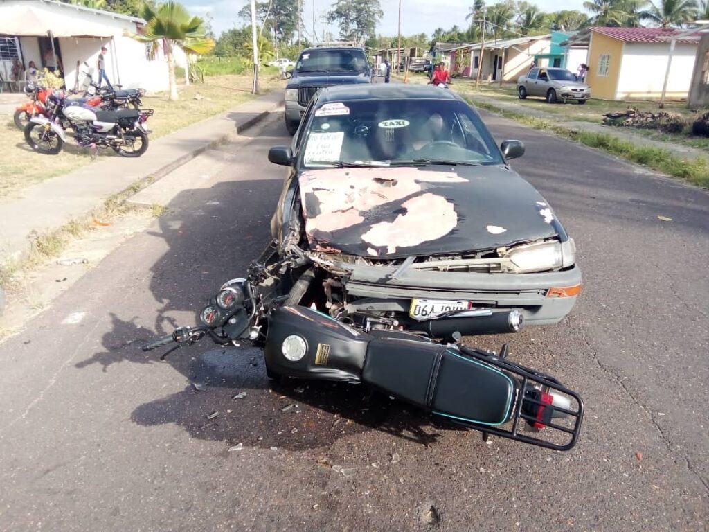 Moto Choca De Frente Contra Un Carro En Tucupita Fotos Noticódigo