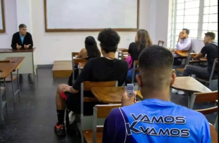 Profesores-universitarios-1024x669-1-860x562