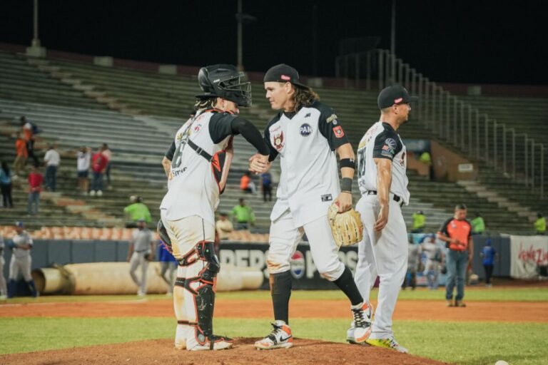 aguilas-del-zulia-8-2-magallanes-simon-muzziotti-14-de-enero-2025