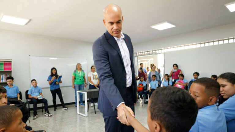 ministro-hector-rodriguez-29470-min-860x484