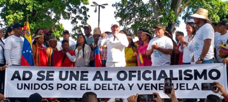 AD Y OFICIALISMO